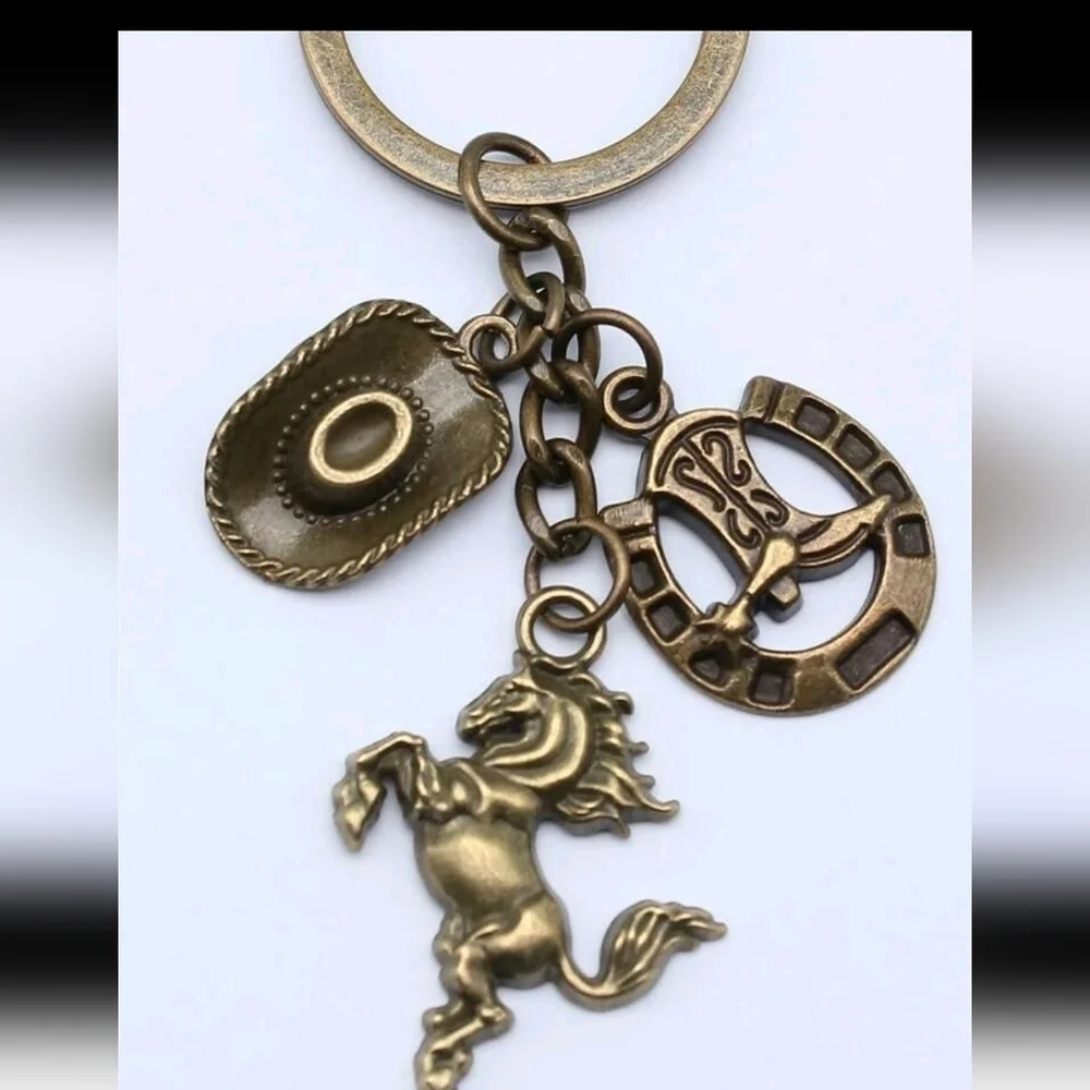 ●pick 3 items for‎ 25$●vintage Horse & Cowboy Hat Charm Keychain bronze color